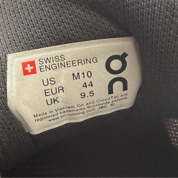 ON RUNNING Cloudstratus Running Shoe Men's Black Size 10 - Picture 10 of 10